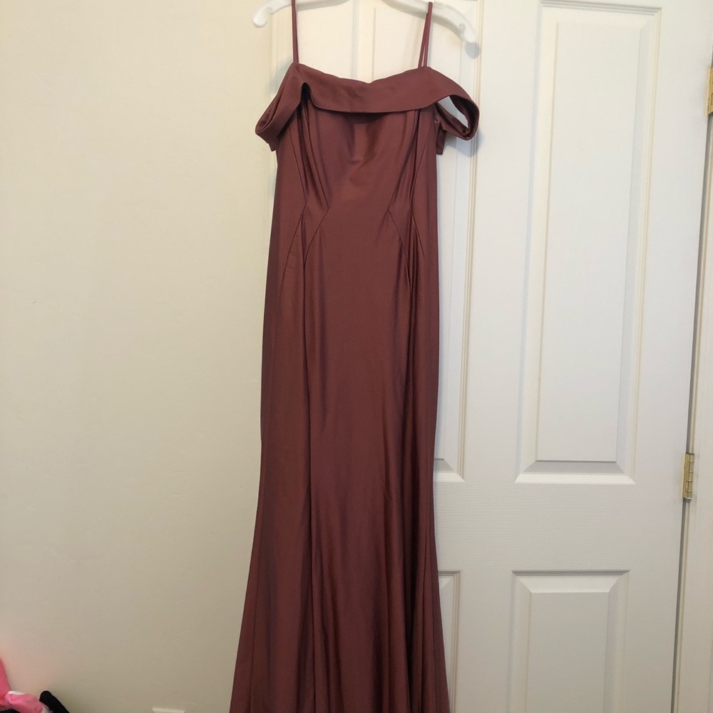 Formal dress - Picture 5 of 7